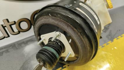 Главный тормозной цилиндр Jeep Grand Cherokee WK2 ERB 3.6 68207364AA 3 ракурс