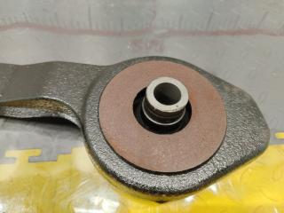 Крепление редуктора заднее TOYOTA HARRIER AVU65 2ARFXE 5238048100 5 ракурс