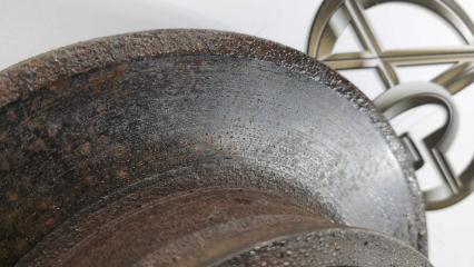 Тормозной диск правый передний TOYOTA LAND CRUISER UZJ100W 2UZFE 4351260130 3 ракурс