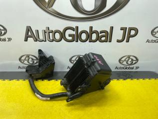 Блок предохранителей под капот TOYOTA KLUGER V MHU28 3MZFE 8211148B60 1 ракурс