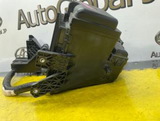 Блок предохранителей под капот TOYOTA KLUGER V MHU28 3MZFE 8211148B60 3 ракурс