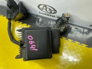 Блок предохранителей под капот TOYOTA KLUGER V MHU28 3MZFE 8211148B60 4 ракурс
