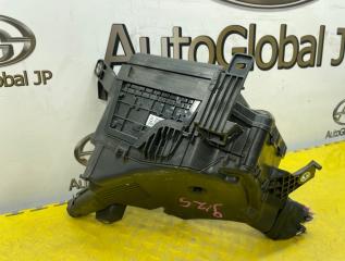 Блок предохранителей LEXUS RX270 AGL10 1ARFE 8267248320 3 ракурс Блок предохранителей LEXUS RX270 AGL10 1ARFE 8267248320 3 ракурс