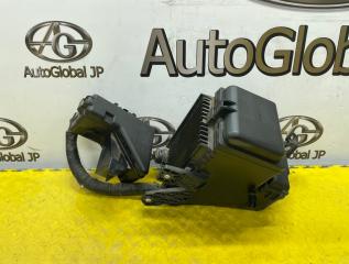 Блок предохранителей под капот TOYOTA KLUGER V MHU28 3MZFE 8211148B60 1 ракурс
