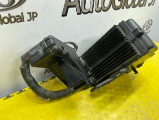 Блок предохранителей под капот TOYOTA KLUGER V MHU28 3MZFE 8211148B60 2 ракурс