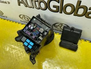 Блок предохранителей под капот TOYOTA KLUGER V MHU28 3MZFE 8211148B60 5 ракурс