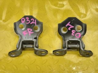 Петля дверная правая передняя ISUZU BIGHORN UBS73 4JX1 8942303924 2 ракурс