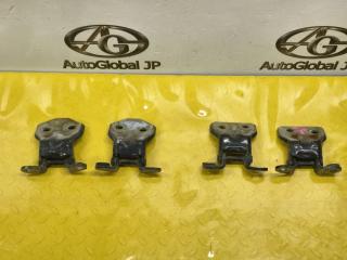 Петля дверная правая передняя ISUZU BIGHORN UBS73 4JX1 8942303924 4 ракурс