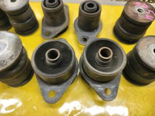 Подушка кузова TOYOTA LAND CRUISER UZJ100 2UZFE 5220360060 5 ракурс Подушка кузова TOYOTA LAND CRUISER UZJ100 2UZFE 5220360060 5 ракурс