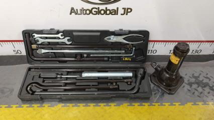 Ящик под инструменты TOYOTA LAND CRUISER URJ202 1URFE 0912060210 1 ракурс Ящик под инструменты TOYOTA LAND CRUISER URJ202 1URFE 0912060210 1 ракурс