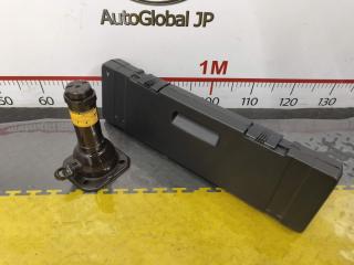 Ящик под инструменты TOYOTA LAND CRUISER URJ202 1URFE 0912060210 3 ракурс Ящик под инструменты TOYOTA LAND CRUISER URJ202 1URFE 0912060210 3 ракурс