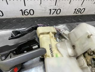 Замок двери правый передний TOYOTA HARRIER MCU15 1MZFE 6903048010 3 ракурс