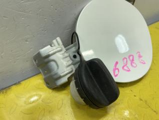 Лючок бензобака TOYOTA AQUA NHP10 1NZFXE 7735052190 2 ракурс