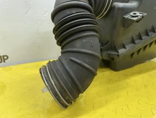 Корпус воздушного фильтра TOYOTA VOLTZ ZZE138 1ZZFE 177050D050 2 ракурс Корпус воздушного фильтра TOYOTA VOLTZ ZZE138 1ZZFE 177050D050 2 ракурс