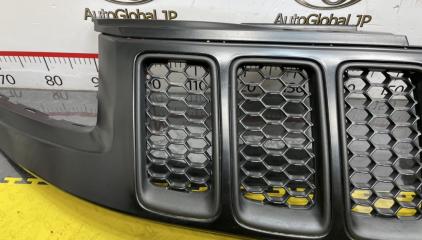 Решетка радиатора Jeep Grand Cherokee WK2 ERB 3.6 5RM46TZZAA 3 ракурс