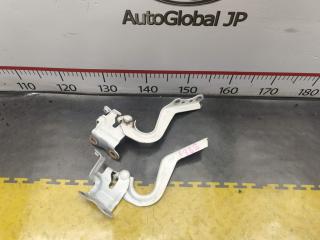 Петля капота TOYOTA AQUA NHP10 1NZFXE 5342052360 1 ракурс