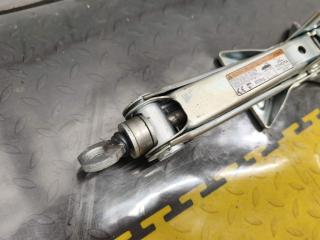 Домкрат TOYOTA AQUA NHP10 1NZFXE 0911112230 3 ракурс