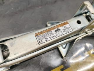 Домкрат TOYOTA AQUA NHP10 1NZFXE 0911112230 5 ракурс