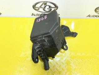 Блок предохранителей TOYOTA RAV4 MXAA54 M20AFKS 8261042090 1 ракурс Блок предохранителей TOYOTA RAV4 MXAA54 M20AFKS 8261042090 1 ракурс