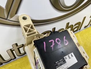Блок предохранителей LEXUS NX200T AGZ15 8ARFTS 8922178010 3 ракурс