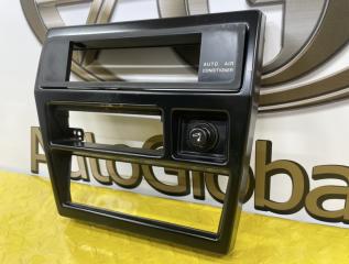 Консоль магнитофона NISSAN Terrano WBYD21 TD27 6826015G00 4 ракурс