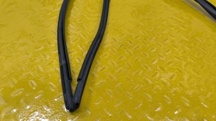 Уплотнительная резинка левая передняя TOYOTA RAV4 MXAA54 M20AFKS 6231242110 4 ракурс