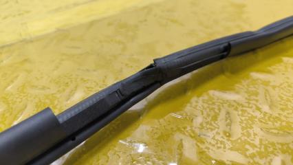 Уплотнительная резинка левая передняя TOYOTA RAV4 MXAA54 M20AFKS 6231242110 5 ракурс