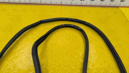 Уплотнительная резинка левая задняя TOYOTA RAV4 MXAA54 M20AFKS 6233242090 3 ракурс