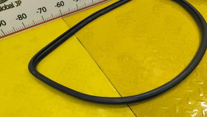 Уплотнительная резинка правая передняя TOYOTA RAV4 MXAA54 M20AFKS 6231142110 3 ракурс