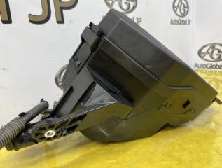 Блок предохранителей TOYOTA RAV4 MXAA54 M20AFKS 8261042080 2 ракурс Блок предохранителей TOYOTA RAV4 MXAA54 M20AFKS 8261042080 2 ракурс