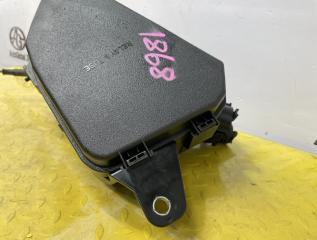 Блок предохранителей TOYOTA RAV4 MXAA54 M20AFKS 8261042080 3 ракурс Блок предохранителей TOYOTA RAV4 MXAA54 M20AFKS 8261042080 3 ракурс