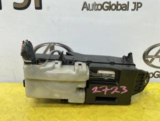 Блок предохранителей TOYOTA HIACE KZH138 1KZTE 8273426020 1 ракурс Блок предохранителей TOYOTA HIACE KZH138 1KZTE 8273426020 1 ракурс