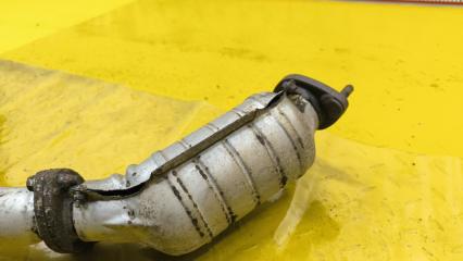 Катализатор TOYOTA HARRIER MCU15 1MZFE 1845020090 3 ракурс