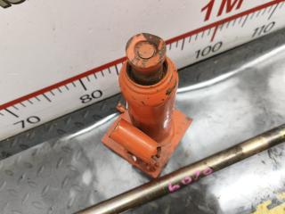 Домкрат MITSUBISHI DELICA PE8W 4M40 MB895534 2 ракурс