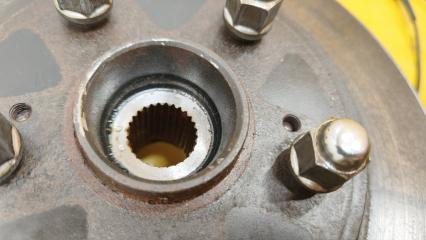 Ступица передняя SUZUKI ESCUDO TDA4W J24B 4515165J00 3 ракурс