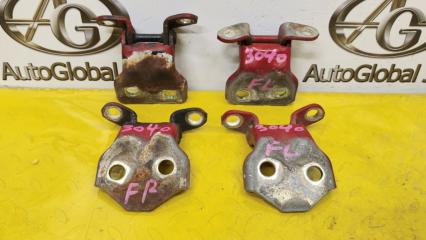 Петля дверная передняя ISUZU BIGHORN UBS69 4JG2 8942303924 1 ракурс