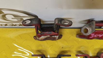 Петля дверная передняя ISUZU BIGHORN UBS69 4JG2 8942303924 2 ракурс