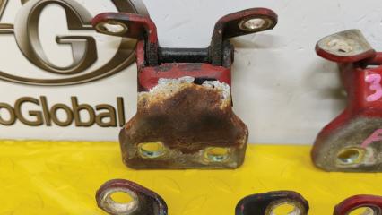 Петля дверная передняя ISUZU BIGHORN UBS69 4JG2 8942303924 3 ракурс