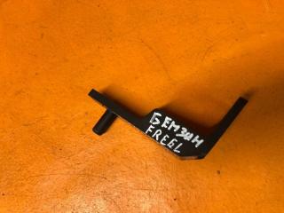 Запчасть кронштейн радиатора Land Rover Freelander 2008