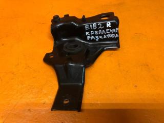 Запчасть кронштейн радиатора правый Ford Escape 2006