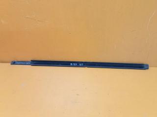 Молдинг стекла двери задний правый Honda Pilot 2011