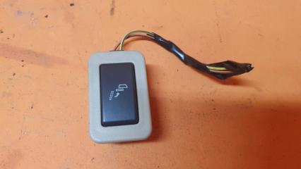 Запчасть кнопка складывания спинок дивана задняя правая Chevrolet Tahoe Suburban 2009