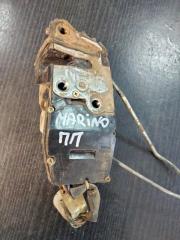 Запчасть замок двери передний правый Toyota Sprinter Marino 1993