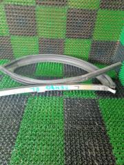 Уплотнитель стекла двери задний левый MAZDA DEMIO