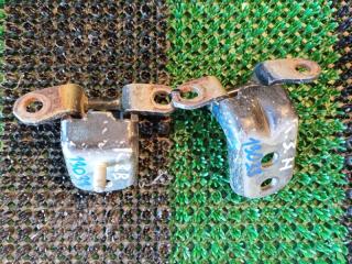 Петля двери задняя правая NISSAN WINGROAD