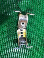 Петли на дверь передние левые MAZDA TITAN 2006