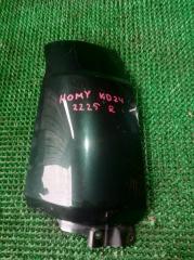 Щечка передняя правая NISSAN HOMY 1996
