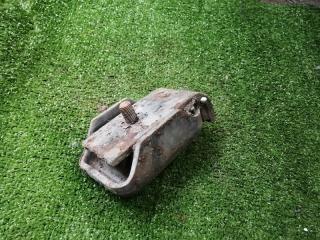 Фото запчасти подушка двигателя передняя правая MITSUBISHI CANTER 1991 контрактная запчасть Запчасть подушка двигателя передняя правая MITSUBISHI CANTER 1991