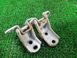 Петли на дверь передние правые NISSAN ATLAS 1988