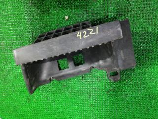 Фото запчасти подножка левая ISUZU ELF 2011 контрактная запчасть Запчасть подножка левая ISUZU ELF 2011